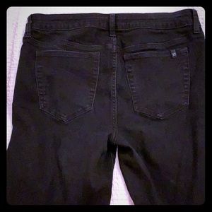 Black frayed skinny jeans